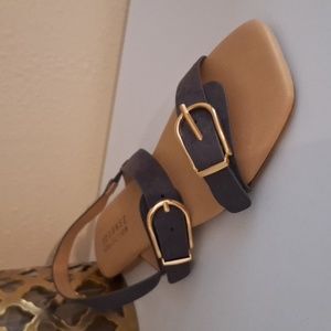 NIB Buckled Flat Sandals Journee Collection Size 11 Black Gray